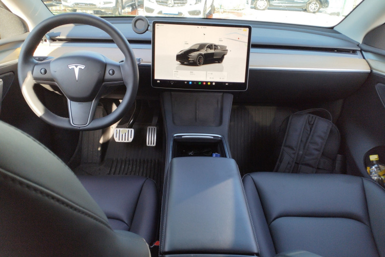 特斯拉 Model Y 2022款 Performance高性能全轮驱动版中控内饰7002