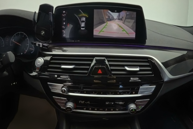 宝马5系 2019款 改款 530Li 领先型 M运动套装局部细节16