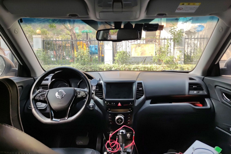 双龙 途凌 2016款 1.6L 汽油 两驱自动豪华版中控内饰12