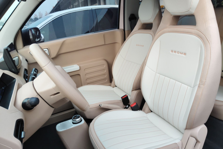 吉利银河 2023款 熊猫mini 200km 耐力熊中控内饰19