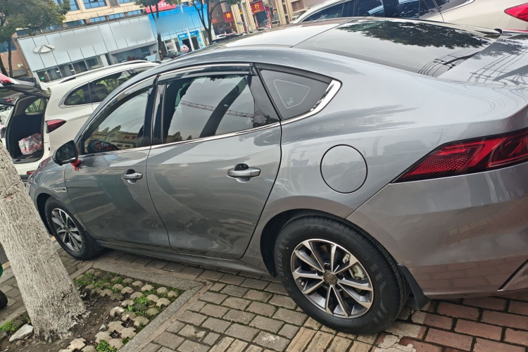 比亚迪 秦PLUS 2024款 荣耀版 DM-i 55KM领先型车身外观4