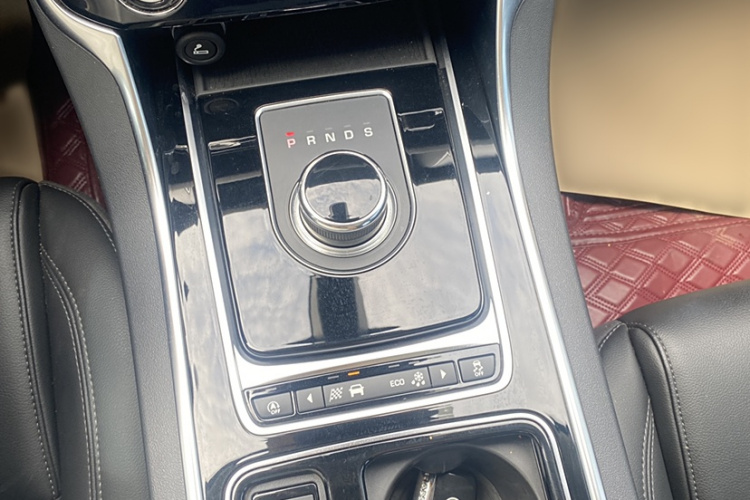 捷豹XFL 2020款 XFL 2.0T P200 两驱精英版局部细节18