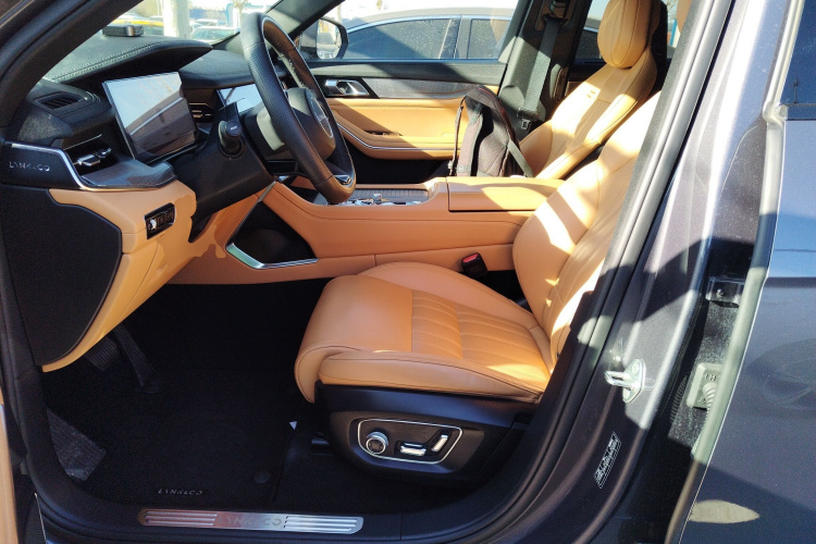 领克09 EM-P 2023款 2.0TD EM-P 远航版PM 七座中控内饰19