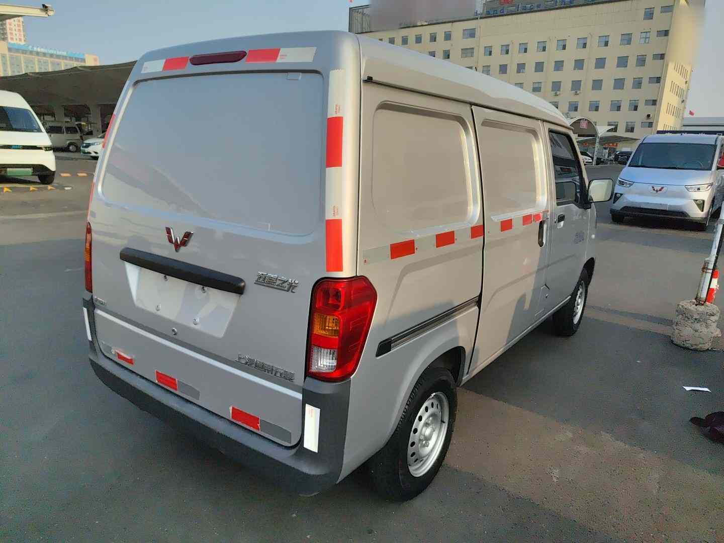 五菱汽车 五菱之光 2023款 1.5L 实用型封窗版 2座(4)