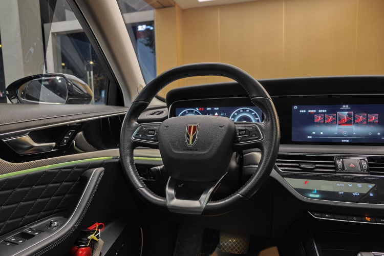 红旗HS5 2019款 2.0T 智联旗享四驱版中控内饰7008