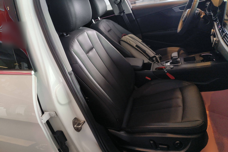 奥迪A4L 2022款 40 TFSI 豪华致雅型中控内饰41
