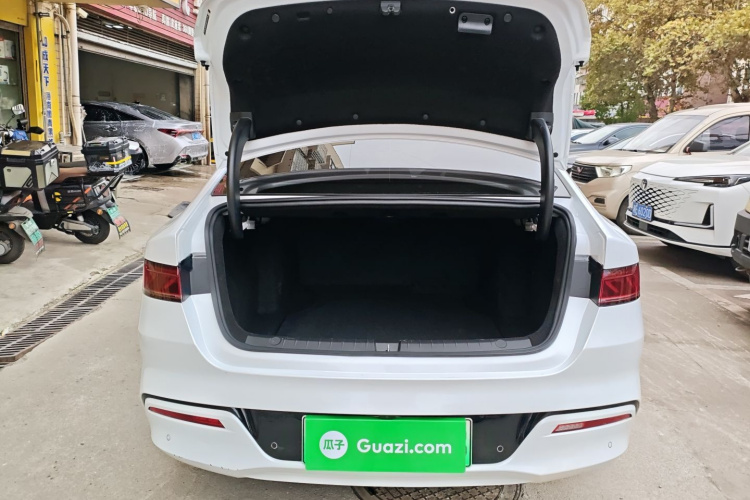 比亚迪 秦PLUS 2023款 冠军版 EV 510KM领先型机舱底盘23