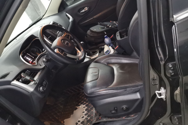 Jeep 自由光 2016款 2.4L 专业版局部细节19