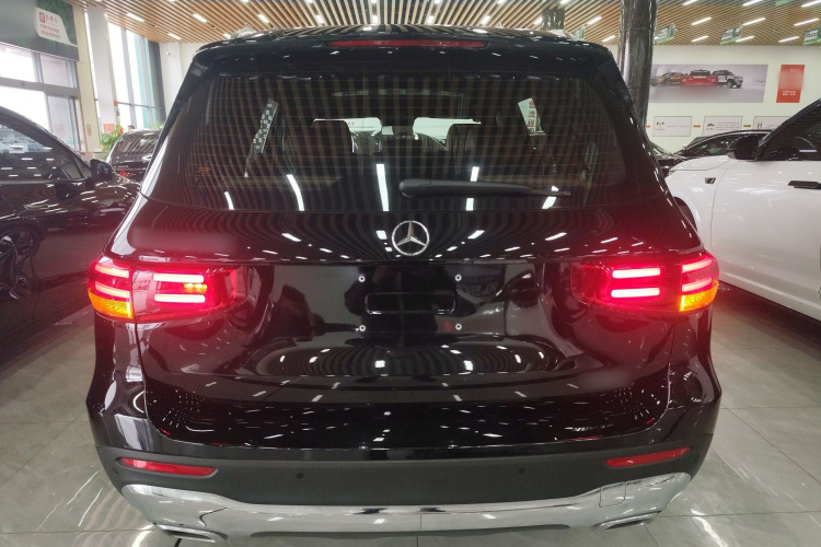 奔驰GLB 2024款 GLB 200 时尚型车身外观6