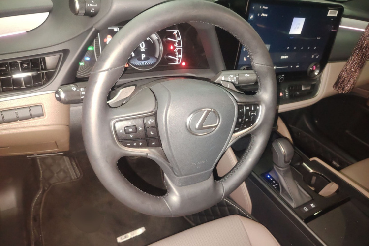 雷克萨斯ES 2025款 300h 臻享版局部细节13