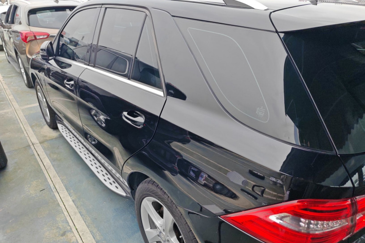 奔驰M级 2014款 ML 400 4MATIC动感型车身外观6003