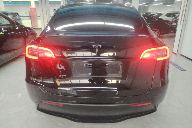 特斯拉 Model Y 2022款 后轮驱动版车身外观6