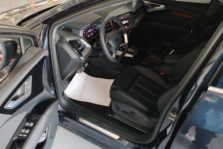 奥迪Q4 e-tron 2024款 40 e-tron 创行版中控内饰20