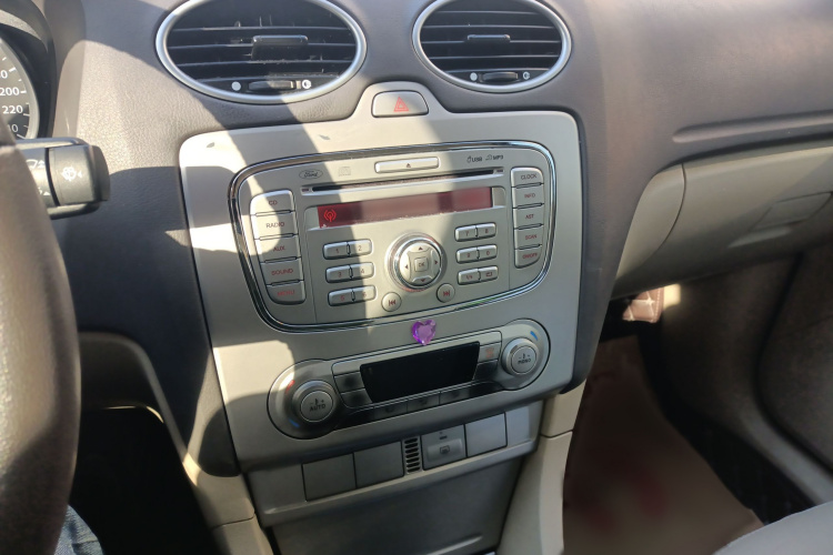 福特 福克斯 2013款 两厢经典 1.8L 手动时尚型局部细节16