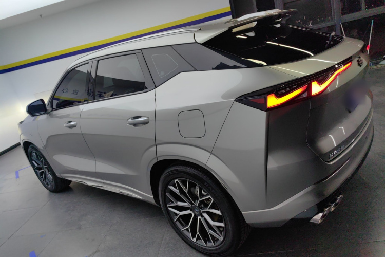 长安欧尚Z6 2022款 蓝鲸 1.5T DCT智领型城市版车身外观4