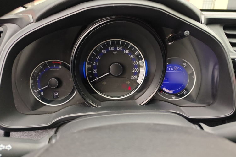 本田 飞度 2016款 1.5L LXS CVT舒适天窗版局部细节14