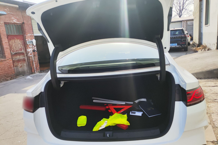 比亚迪 秦L 2024款 DM-i 120KM超越型机舱底盘23