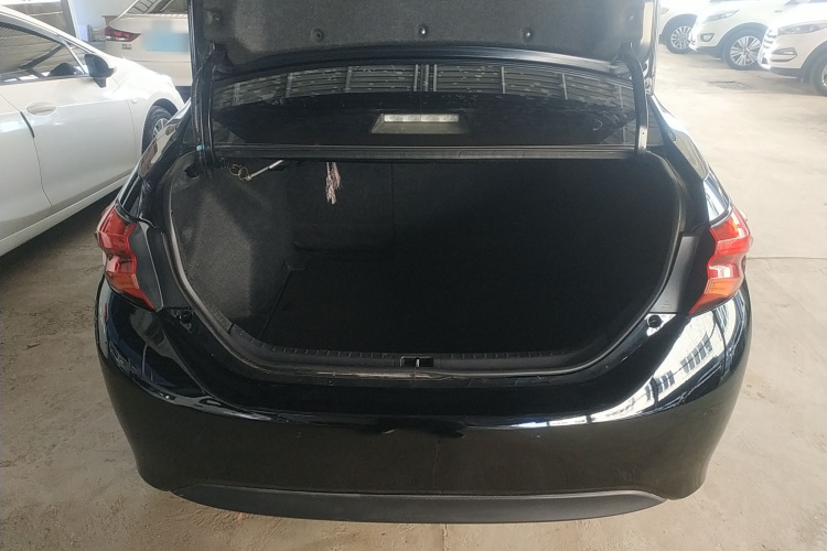 丰田 雷凌 2017款 改款 185T CVT精英版 国V局部细节23