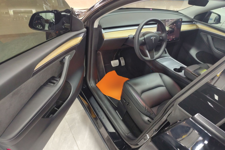 特斯拉 Model Y 2021款 Performance高性能全轮驱动版中控内饰7003