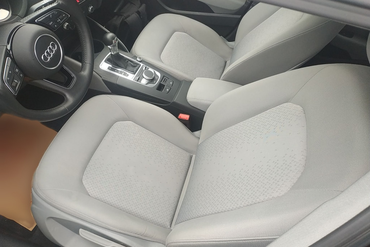 奥迪A3 2018款 30周年年型 Sportback 35 TFSI 进取型局部细节19