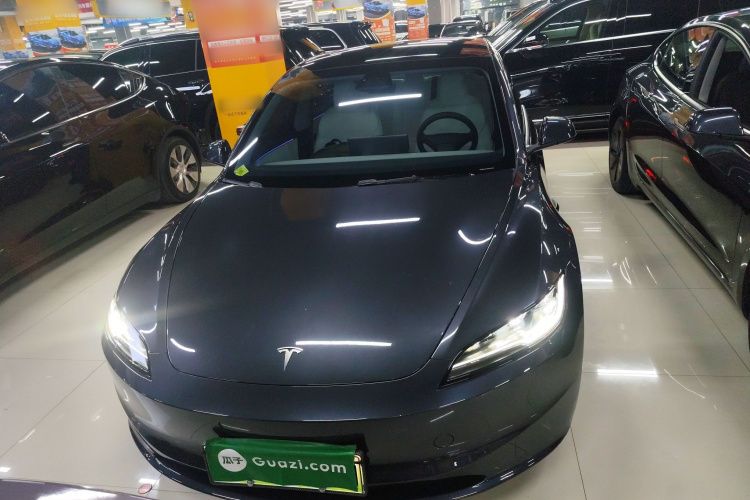 特斯拉 Model 3 2023款 长续航全轮驱动版车身外观2
