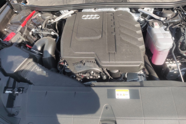 奥迪A6L 2025款 45 TFSI quattro 尊享动感型机舱底盘24