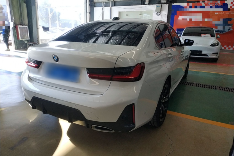 宝马3系 2023款 325i M运动套装车身外观6005