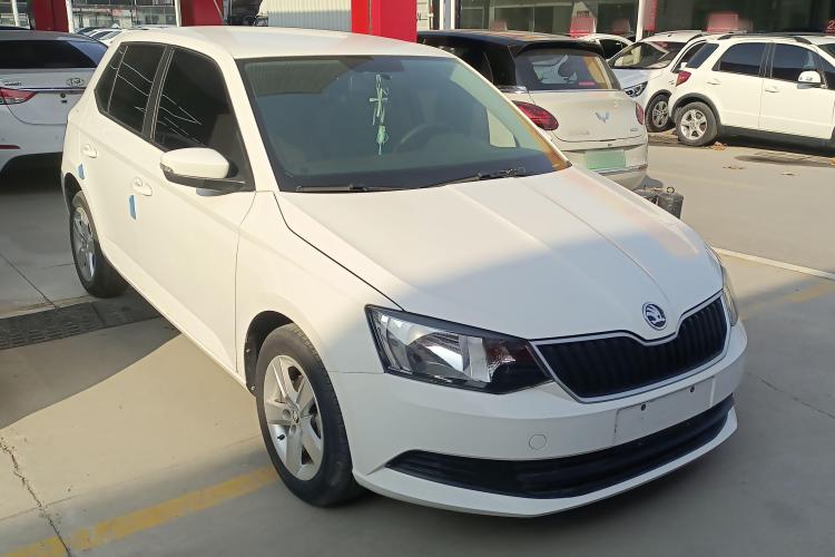 斯柯达 晶锐 2017款 1.4L 自动车享版车身外观3