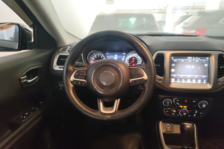 Jeep 指南者 2017款 200T 自动家享版中控内饰13