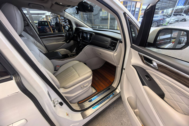 广汽传祺 传祺M8 2018款 320T 旗舰版中控内饰7002