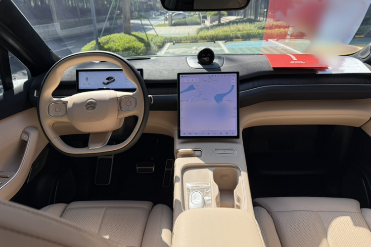 蔚来EC7 2023款 75kWh中控内饰7002