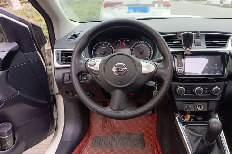 日产 轩逸 2021款 经典 1.6XL 手动豪华版中控内饰13
