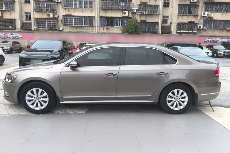 大众 帕萨特 2014款 1.8TSI DSG尊荣版车身外观4