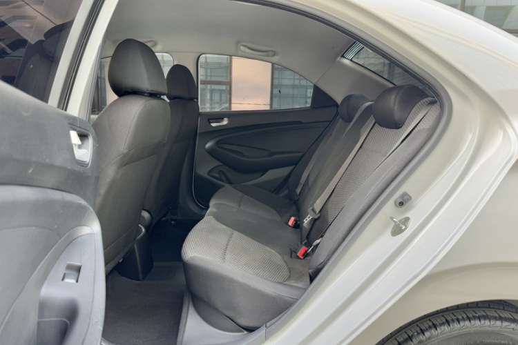 现代 瑞纳 2020款 1.4L 手动GL焕新版中控内饰7001