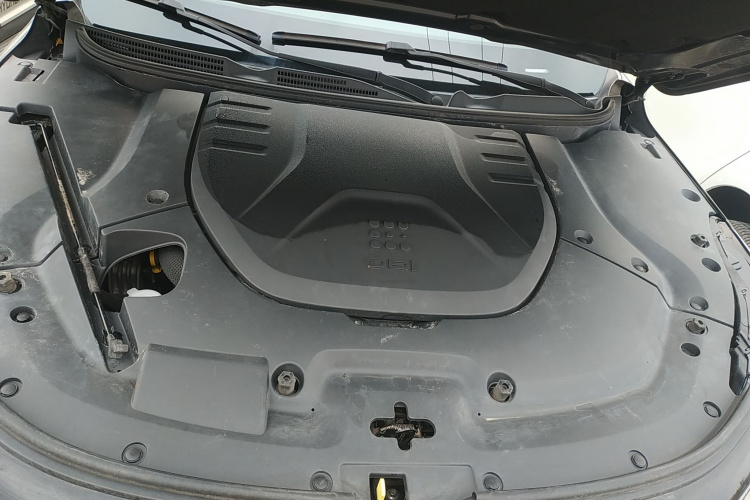 蓝电E5 2023款 1.5L DE-i 100KM畅享型 7座机舱底盘24