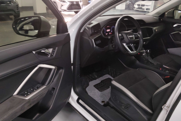 奥迪Q3 2019款 35 TFSI 进取动感型中控内饰7003