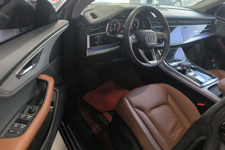 奥迪Q8 2019款 45 TFSI 豪华致雅型中控内饰7003
