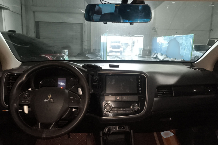 三菱 欧蓝德 2016款 2.4L 四驱精英版 5座中控内饰7002