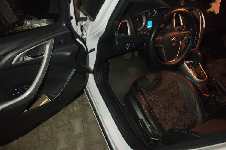 别克 英朗 2014款 XT 1.6L 自动时尚版中控内饰7003