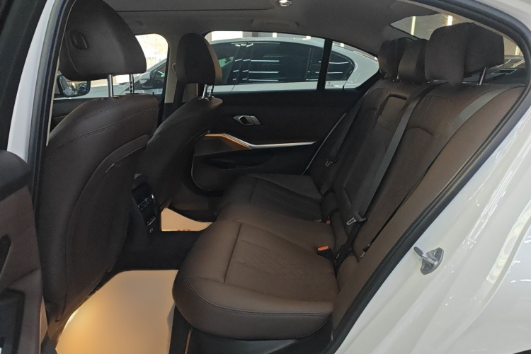 宝马3系 2023款 325Li M运动套装中控内饰7004