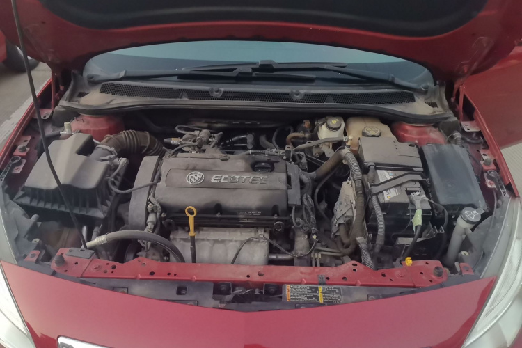 别克 英朗 2014款 XT 1.6L 自动时尚版机舱底盘24