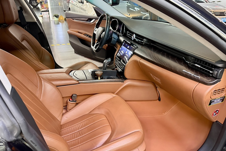 玛莎拉蒂 总裁 2013款 3.0T 标准型中控内饰7008