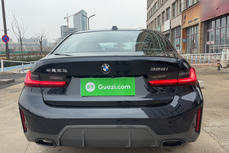 宝马3系 2024款 325i M运动曜夜套装车身外观6004