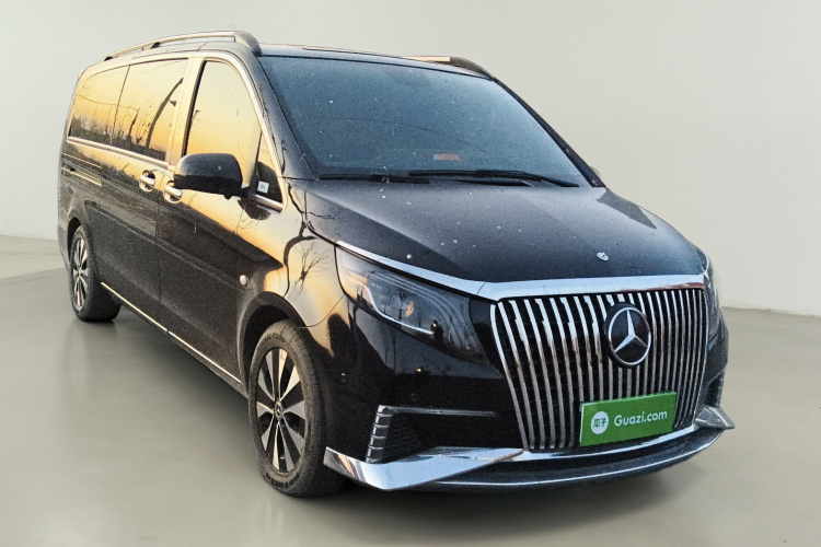 奔驰 威霆 2023款 2.0T 商务版 7座车身外观3