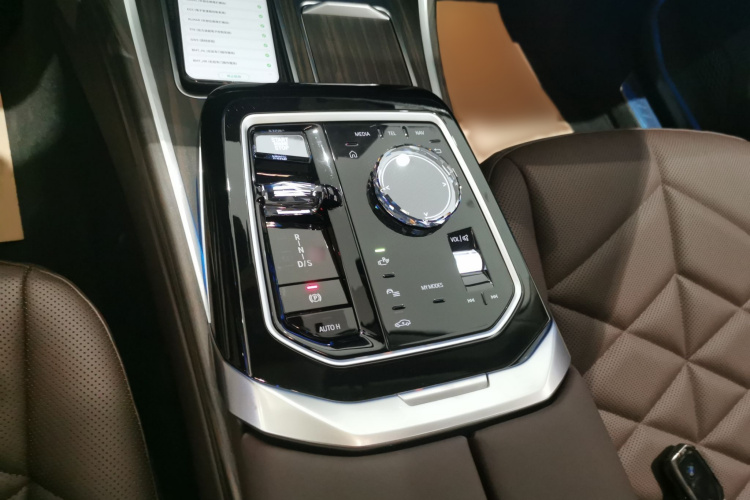 宝马7系 2023款 735Li M运动套装局部细节18