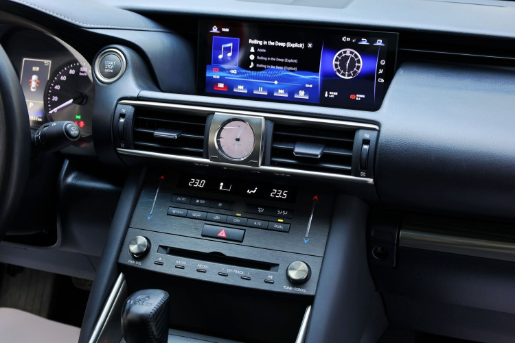 雷克萨斯IS 2017款 300 锋尚版局部细节16