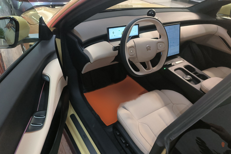 蔚来ET5 2024款 75kWh中控内饰7003