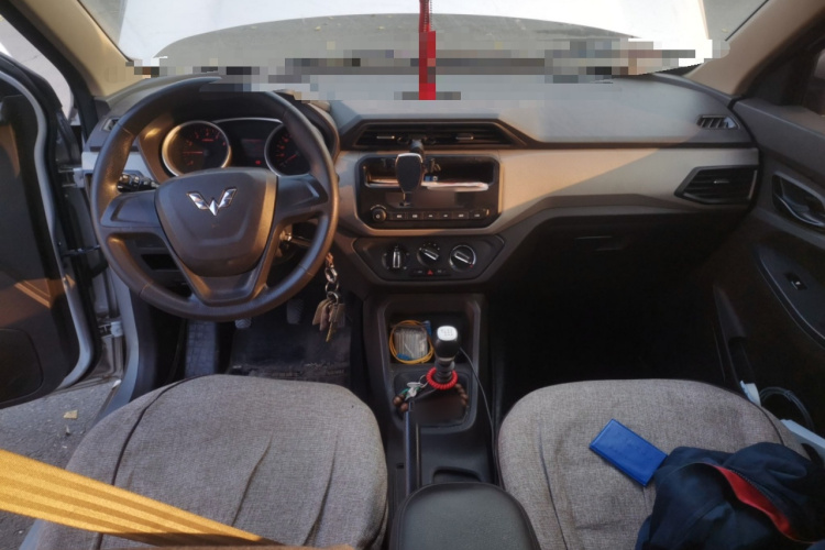 五菱汽车 五菱宏光 2019款 1.5L S标准型国VI LAR中控内饰7002