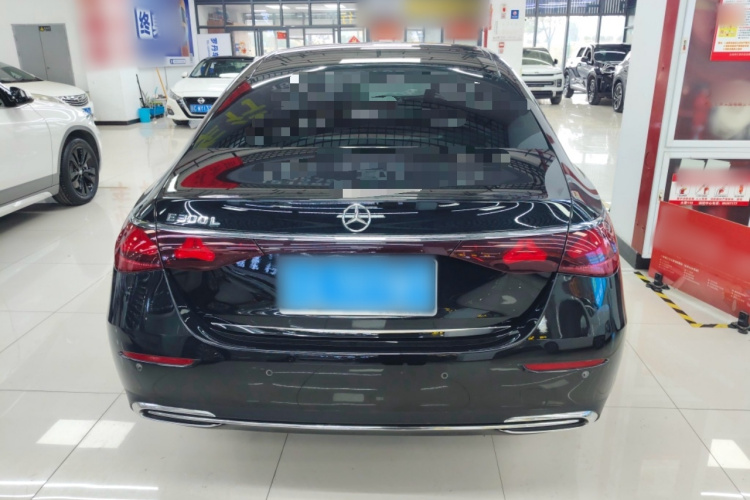 奔驰E级 2024款 E 300 L 豪华型车身外观6