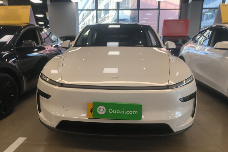 特斯拉 Model Y 2025款 后轮驱动版车身外观2